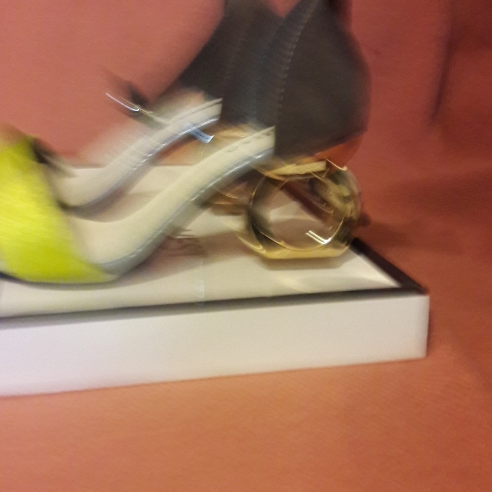 Shoes - Picture 3 of 4